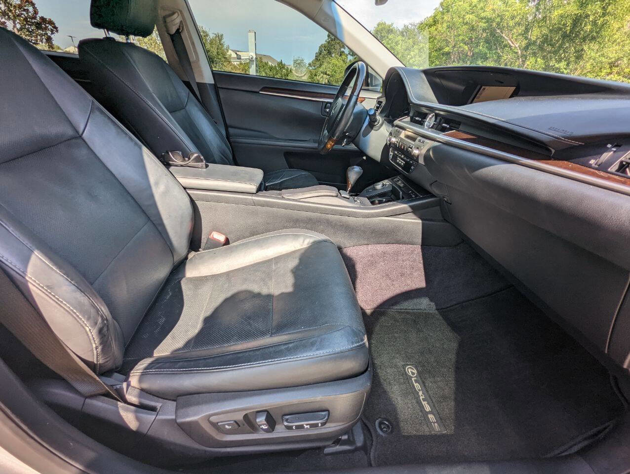 Used 2014 Lexus ES 350 Base 4dr Sedan w/ Luxury Package image 17