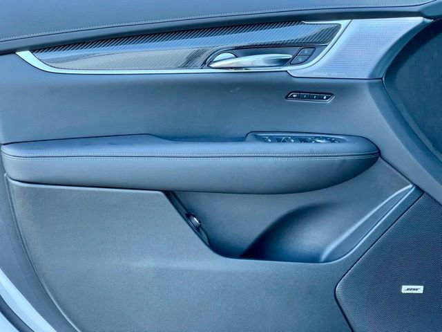 New 2024 Cadillac XT6 Sport w/ LPO, ONYX Package image 15