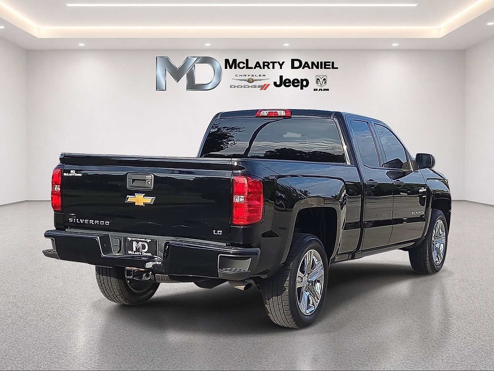 Used 2019 Chevrolet Silverado 1500 Custom w/ Custom Convenience Package RWD image 5