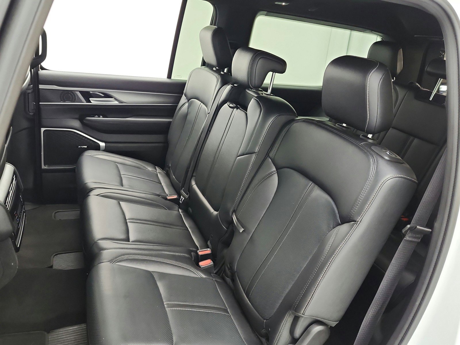 Used 2025 Jeep Wagoneer 4WD image 15