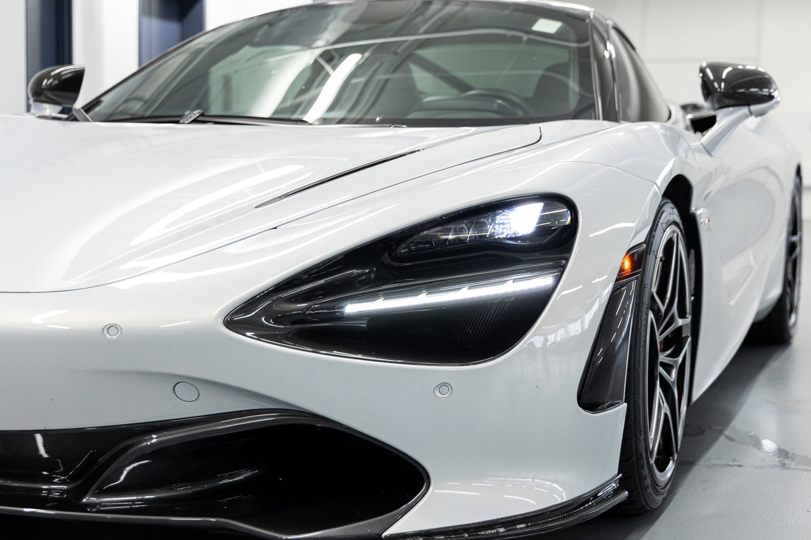 Used 2018 McLaren 720S image 16