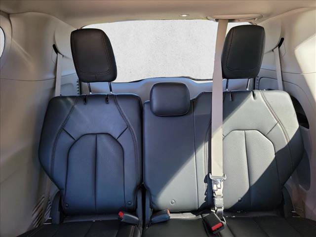 Used 2018 Chrysler Pacifica Touring-L Plus w/ Advanced Safetytec Group FWD image 17