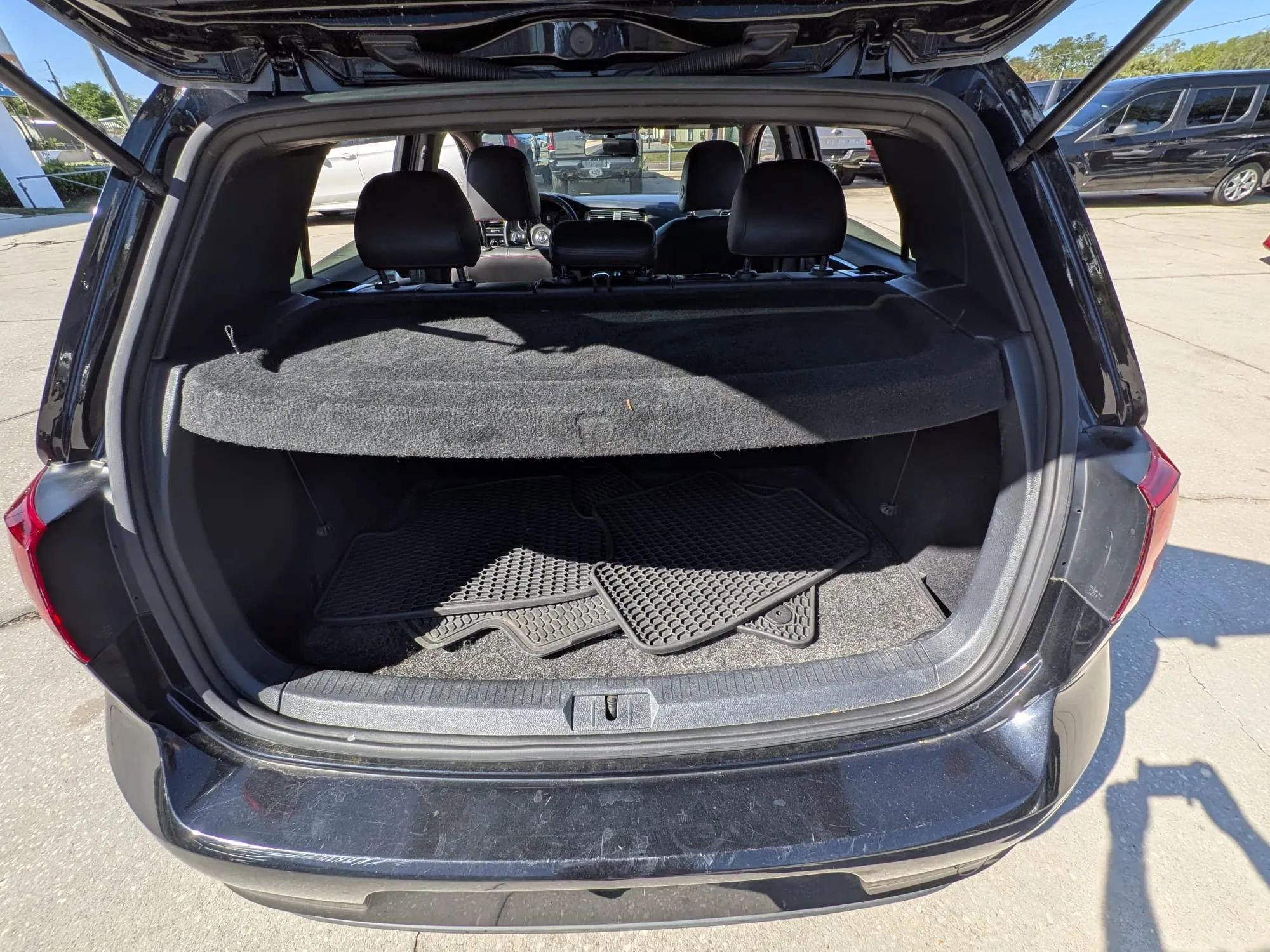 Used 2015 Volkswagen Golf 4-Door image 12