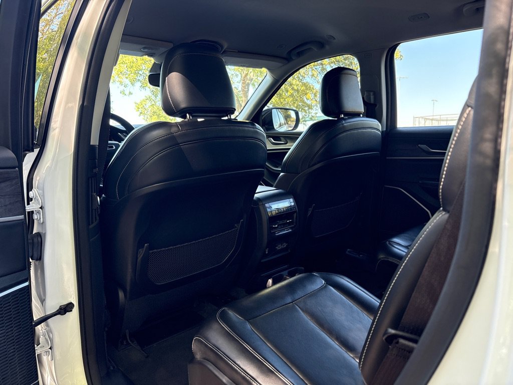 Used 2021 Jeep Grand Cherokee L Limited AWD/4WD image 16