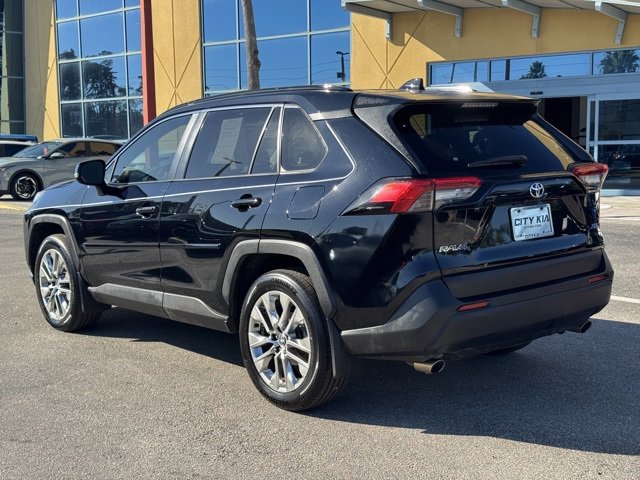 Used 2020 Toyota RAV4 XLE Premium image 3