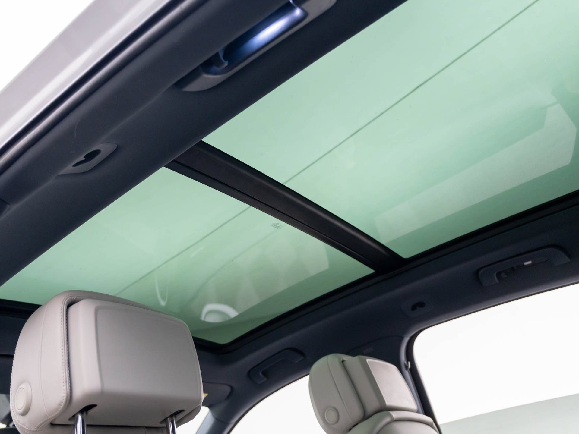 Certified 2022 Porsche Cayenne AWD/4WD image 18