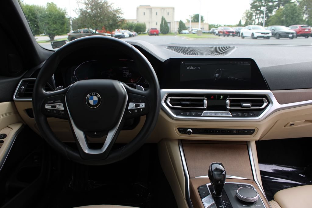 Used 2020 BMW 330i xDrive Sedan w/ Premium Package AWD/4WD image 16