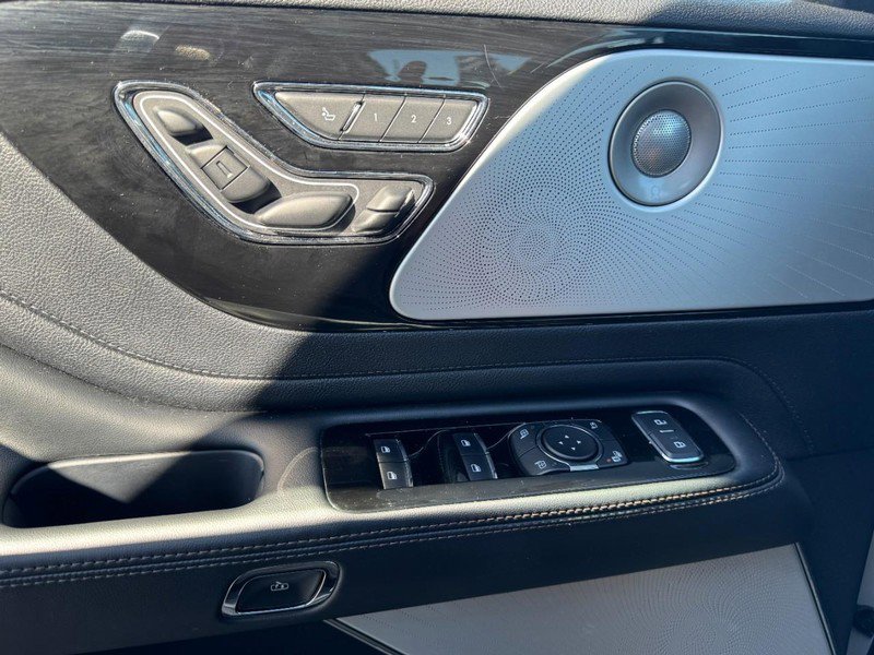 Certified 2025 Lincoln Aviator Reserve w/ Equipment Group 201A image 25