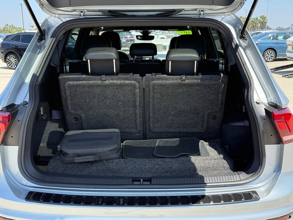Used 2023 Volkswagen Tiguan SE R-Line FWD image 7