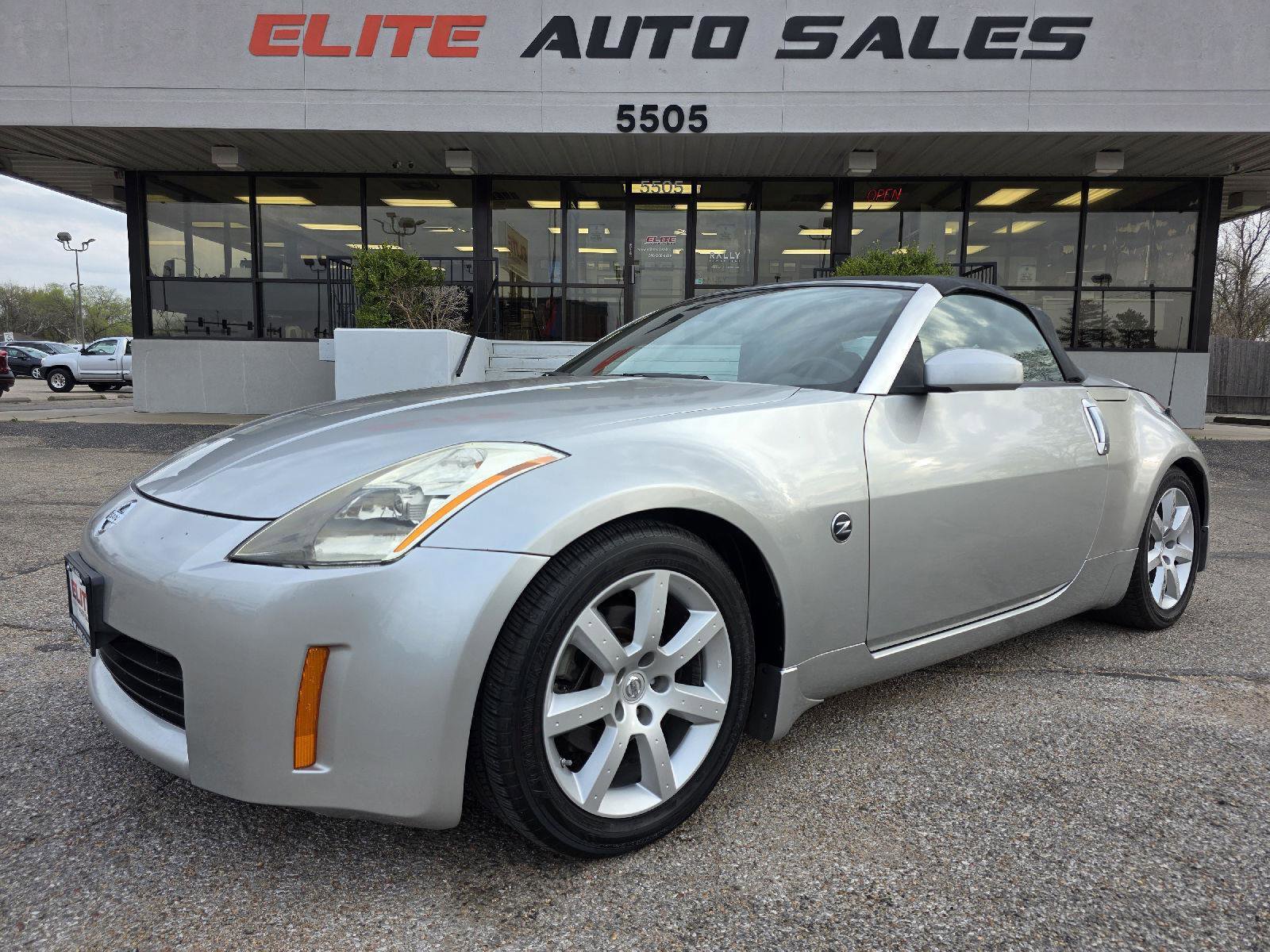 Used 2005 Nissan 350Z Touring RWD image 9