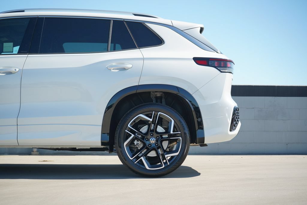 New 2026 Volkswagen Tiguan SEL R-Line AWD/4WD image 4