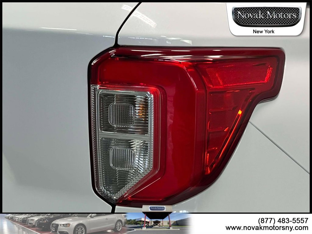 Used 2022 Ford Explorer XLT w/ Equipment Group 202A image 11