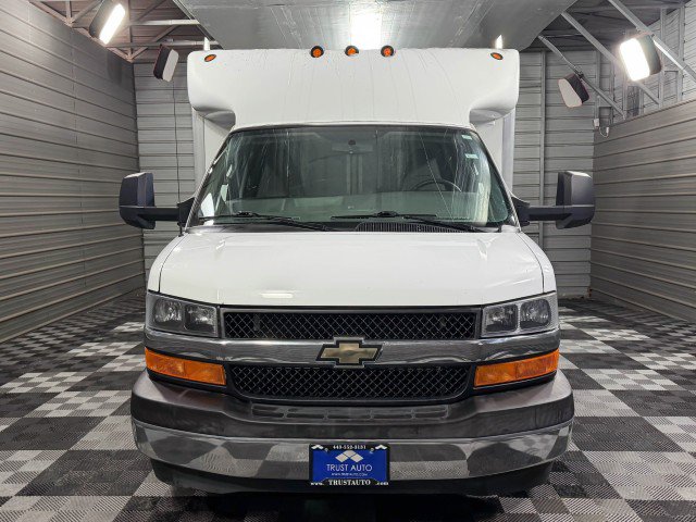 Used 2017 Chevrolet Express 3500 image 3