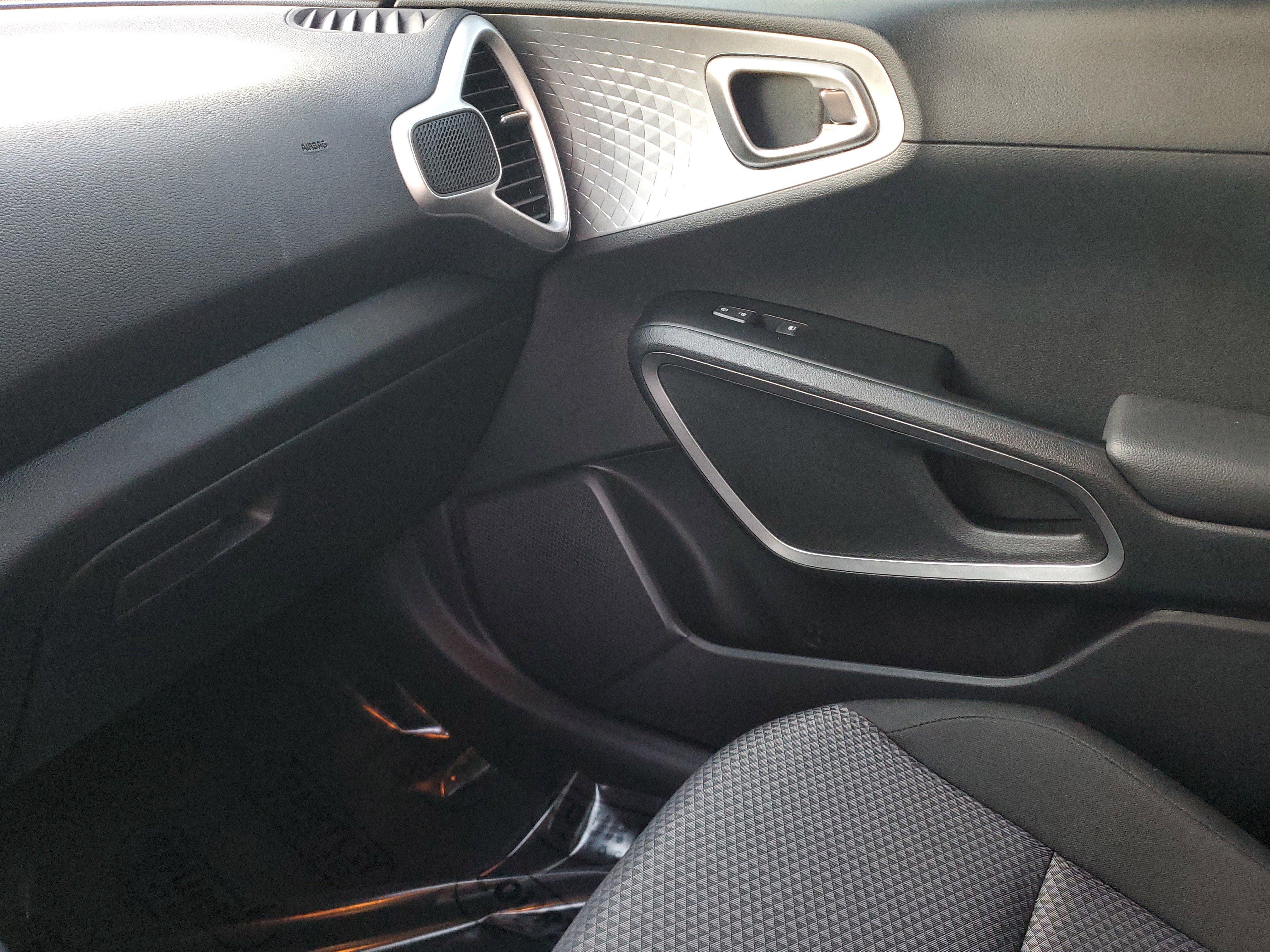 Certified 2025 Kia Soul LX w/ LX Technology Package image 20