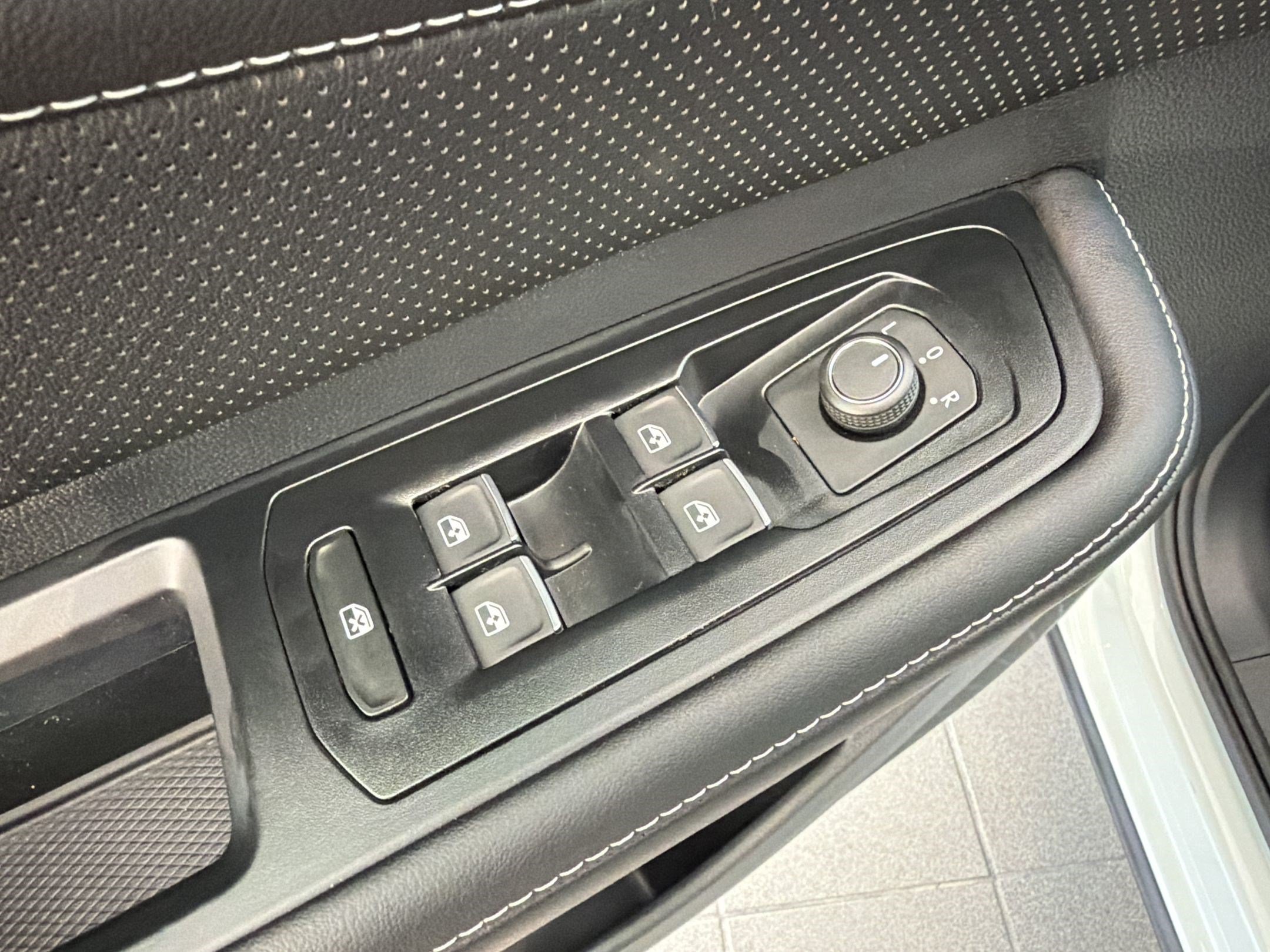 New 2026 Volkswagen Atlas SE FWD image 13