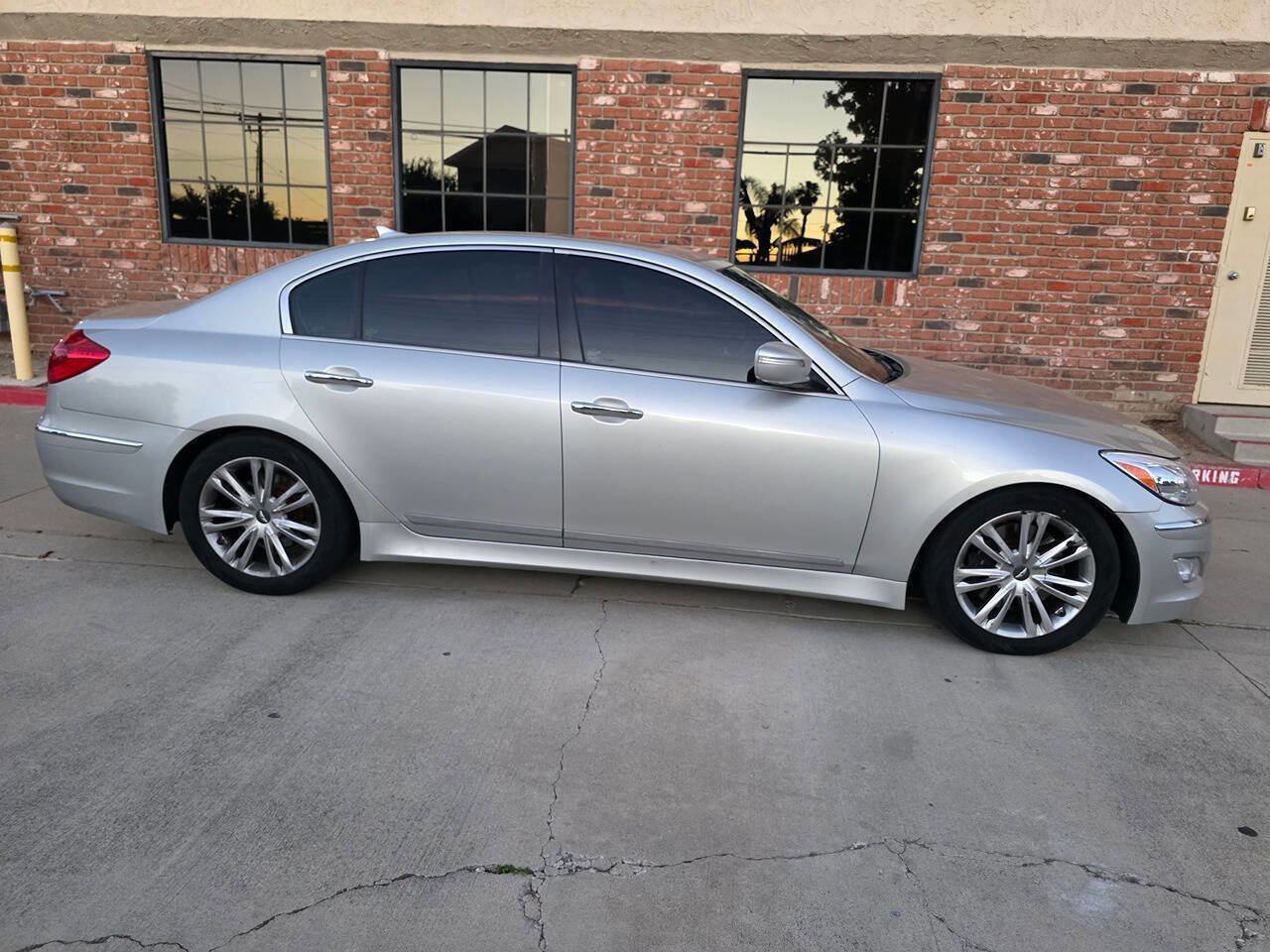 Used 2012 Hyundai Genesis 4.6 image 7