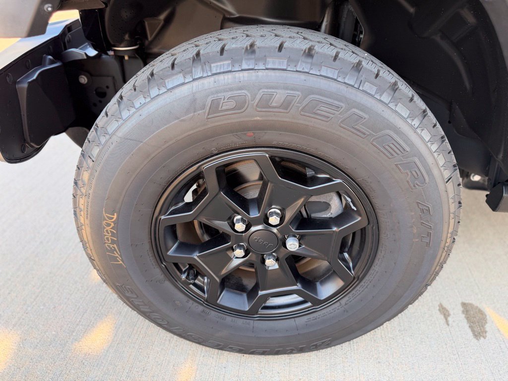 Used 2023 Jeep Gladiator Sport AWD/4WD image 24