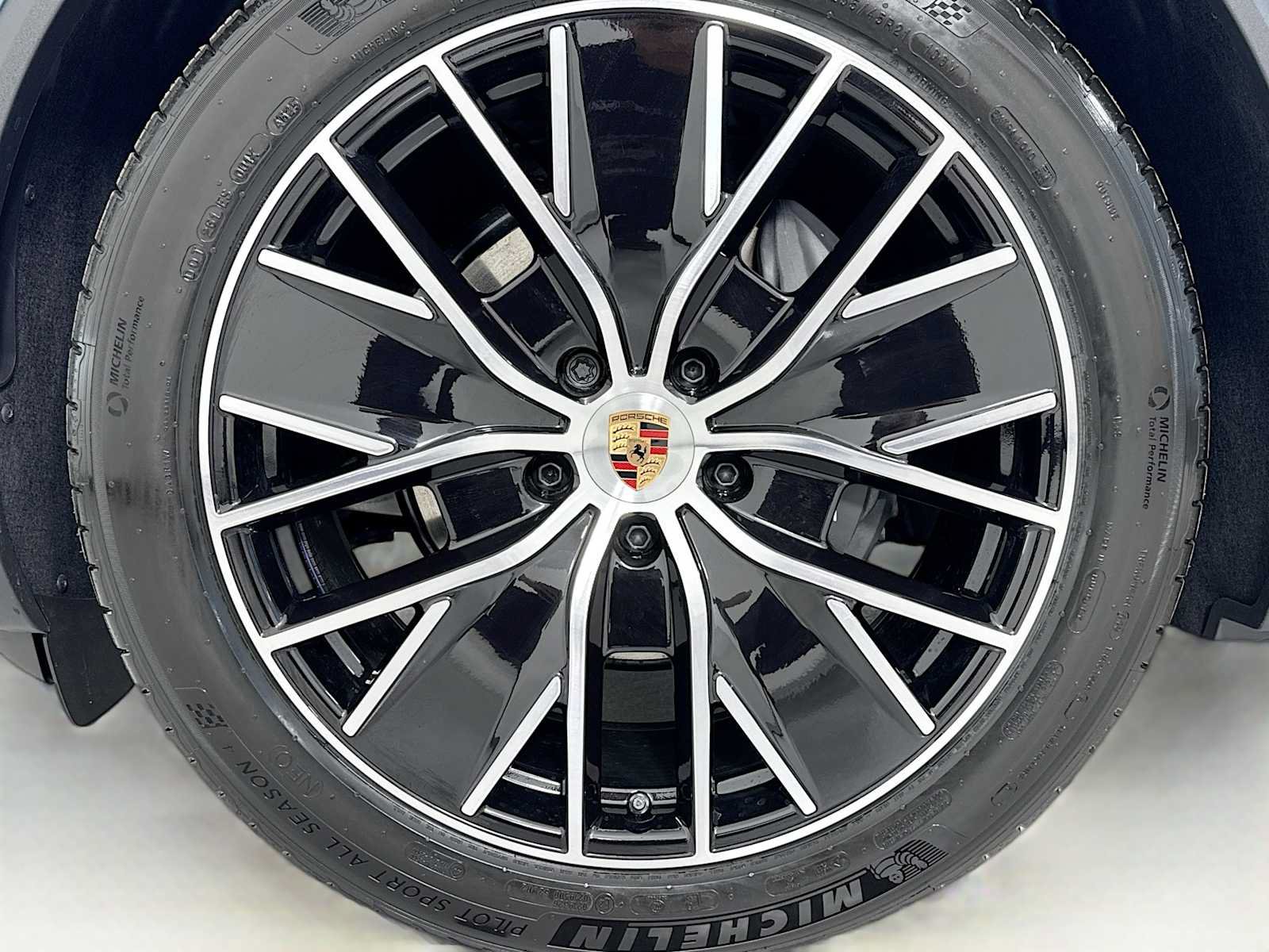 Used 2026 Porsche Macan Electric RWD image 32