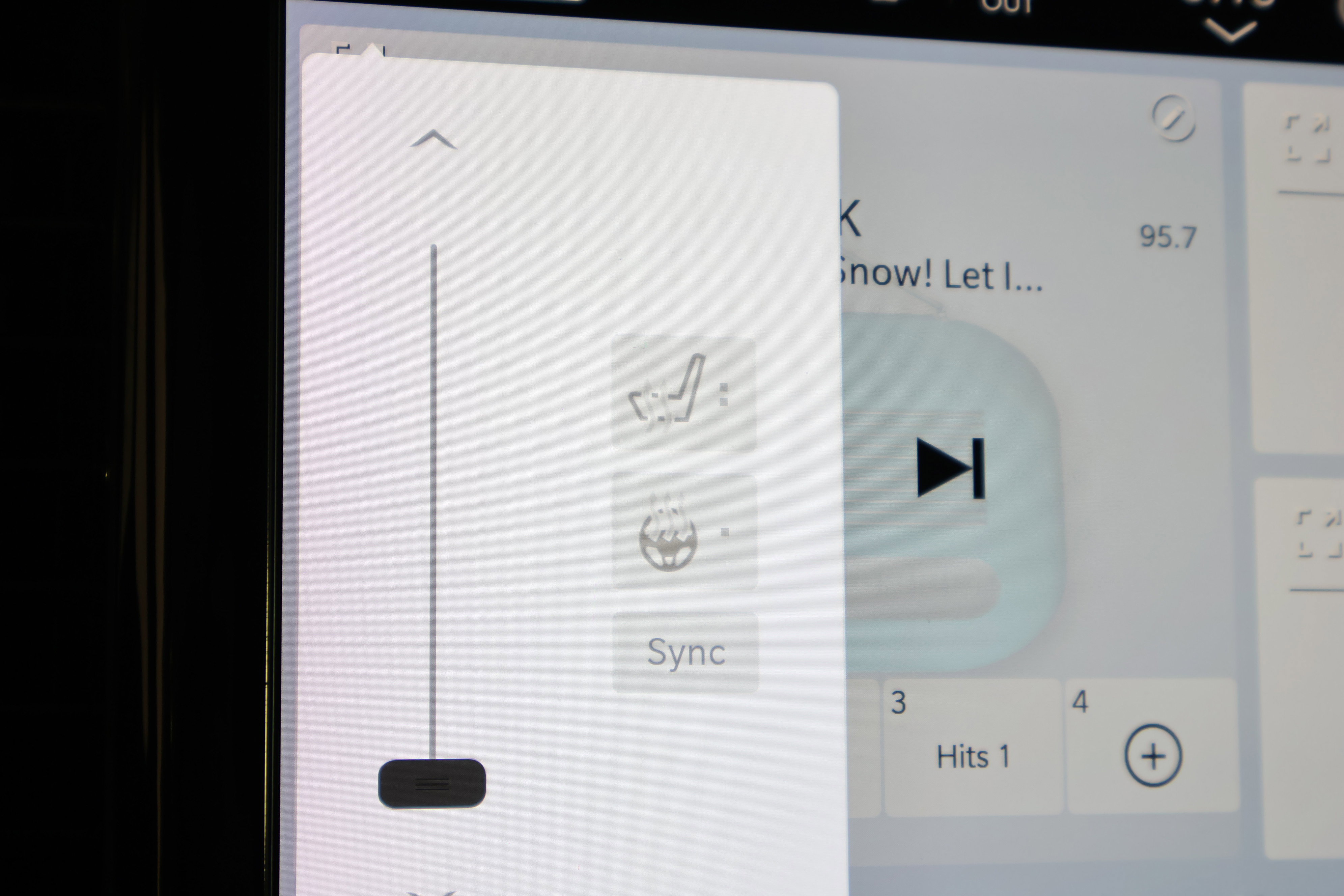 Used 2024 Chrysler Pacifica Touring-L image 29