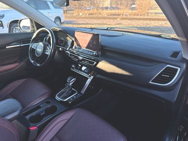 Used 2022 Kia Seltos SX w/ Sunroof Package image 30