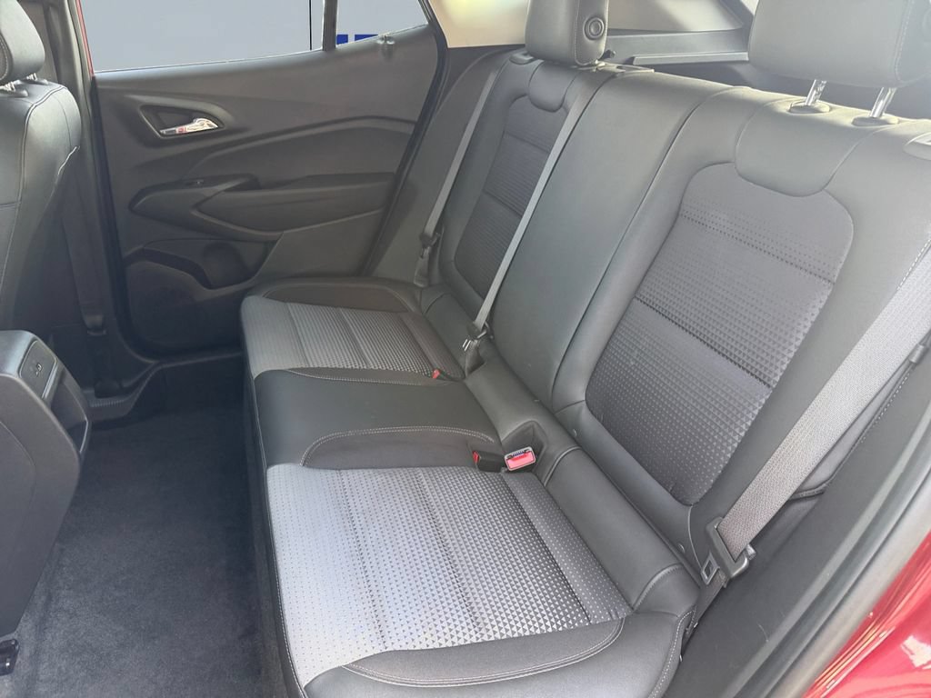 Used 2025 Chevrolet Trax LT FWD image 16