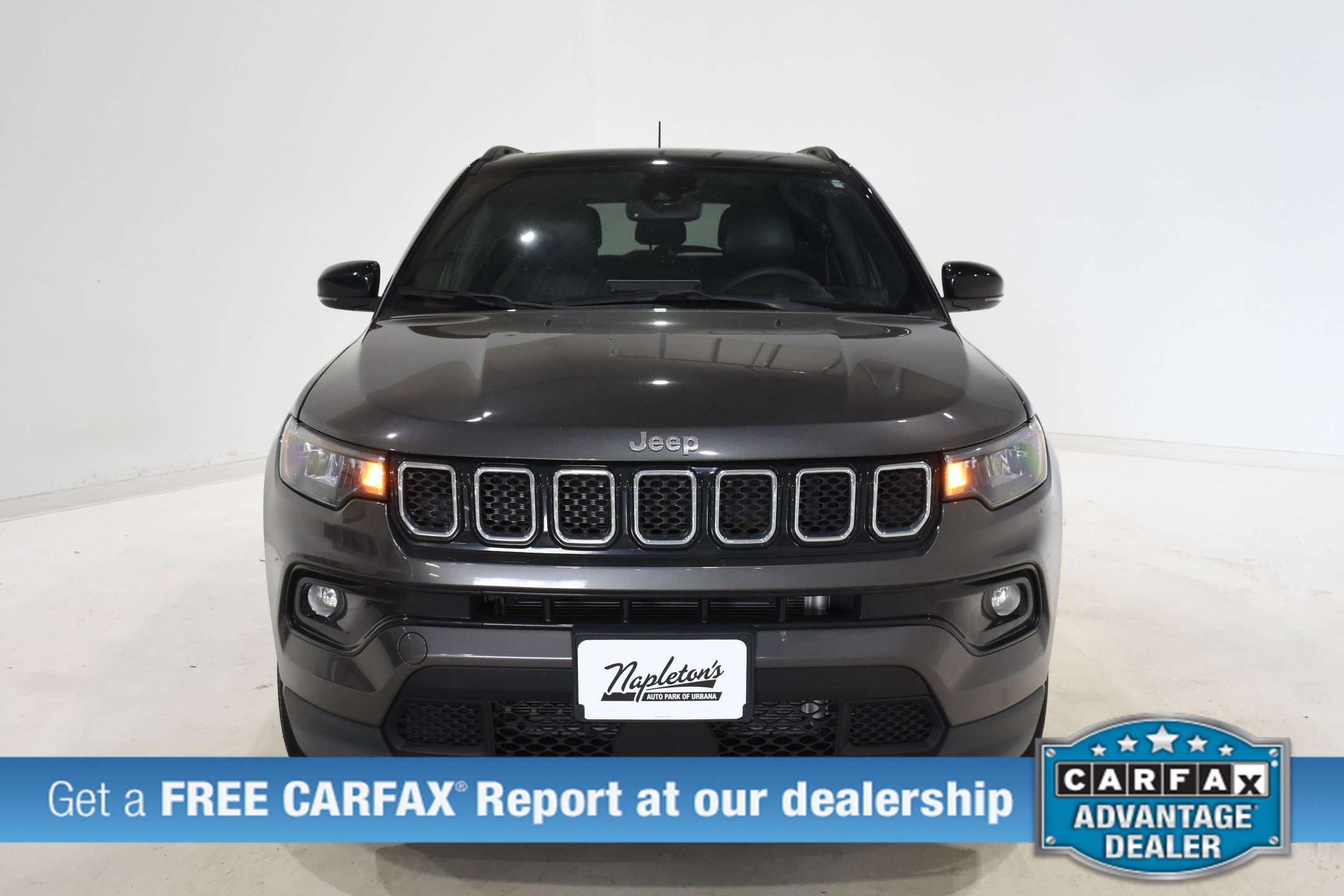 Used 2023 Jeep Compass Limited w/ Sun and Sound Group AWD/4WD image 2