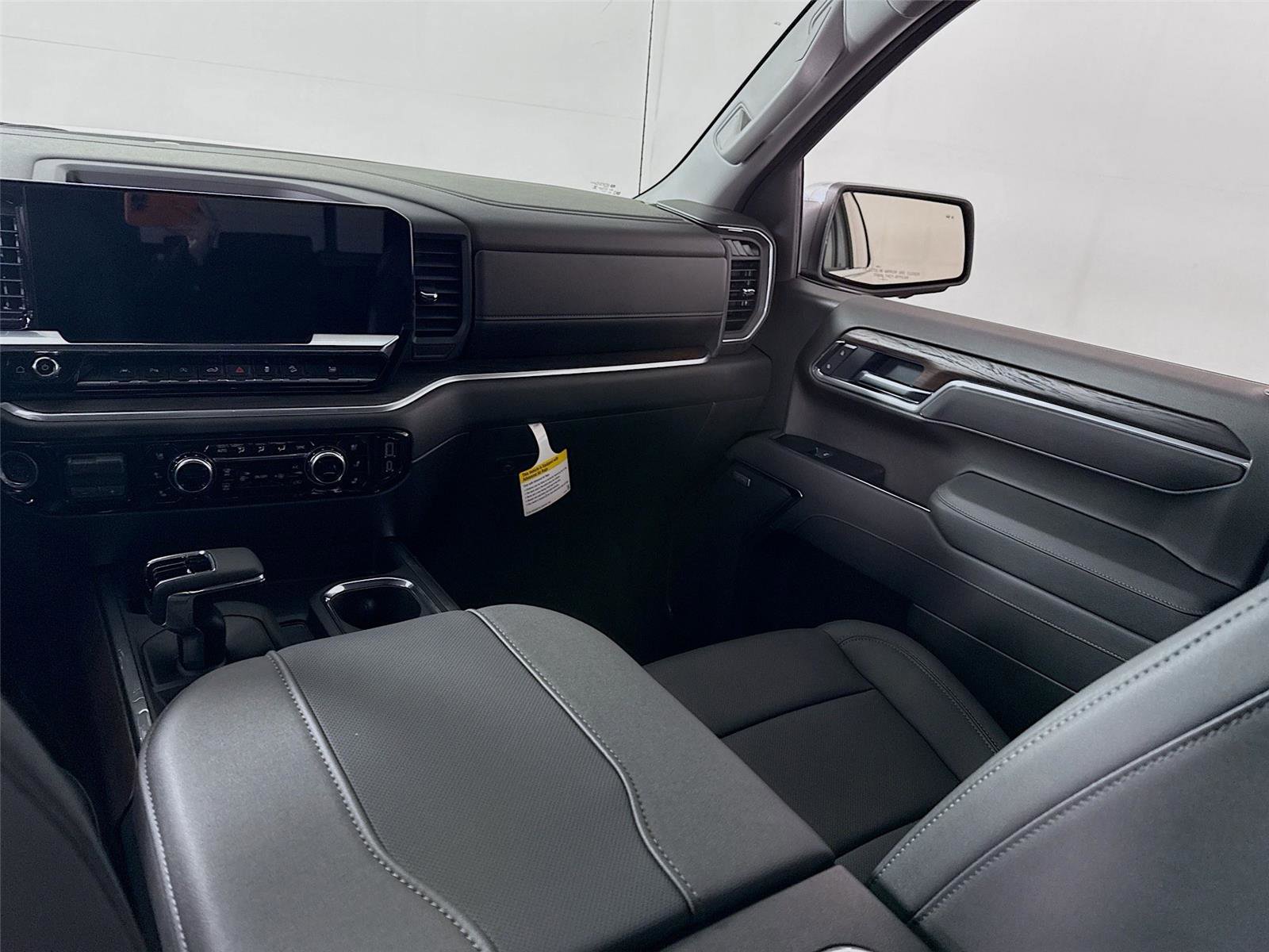 New 2026 GMC Sierra 1500 SLT image 18