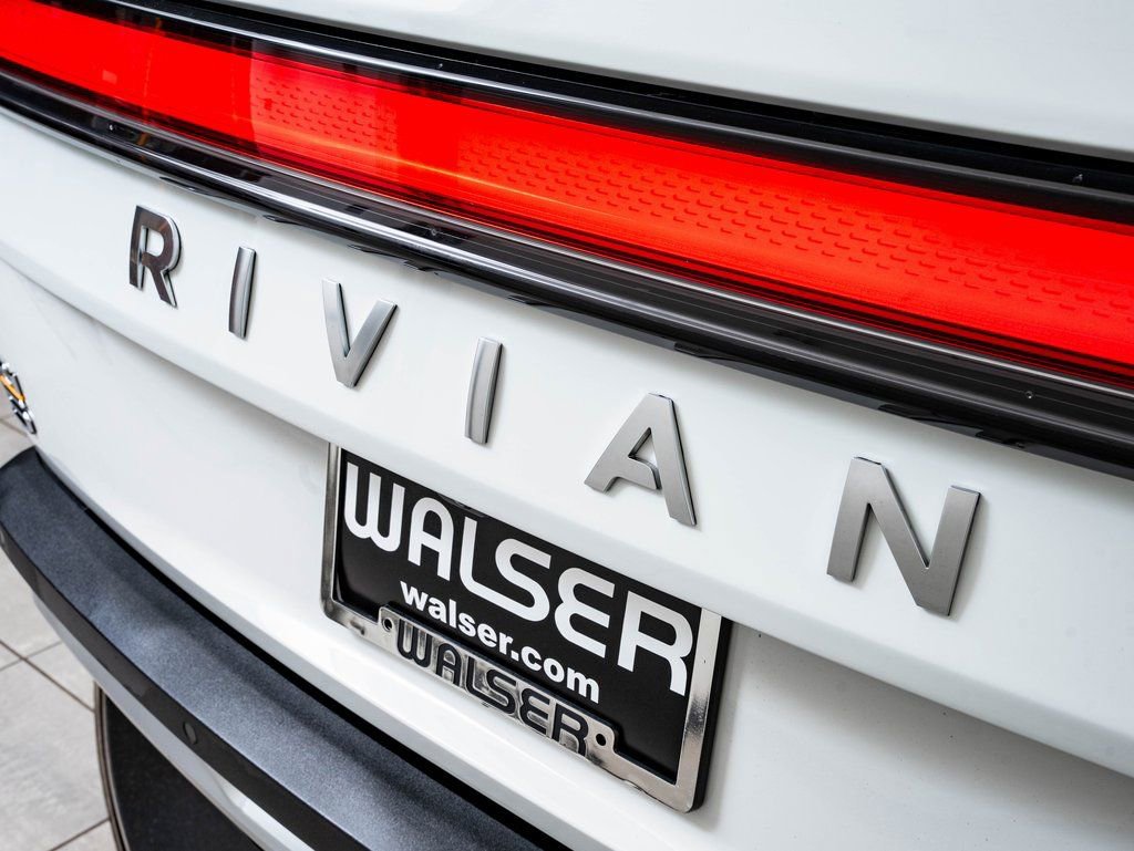 Used 2023 Rivian R1S Adventure image 18
