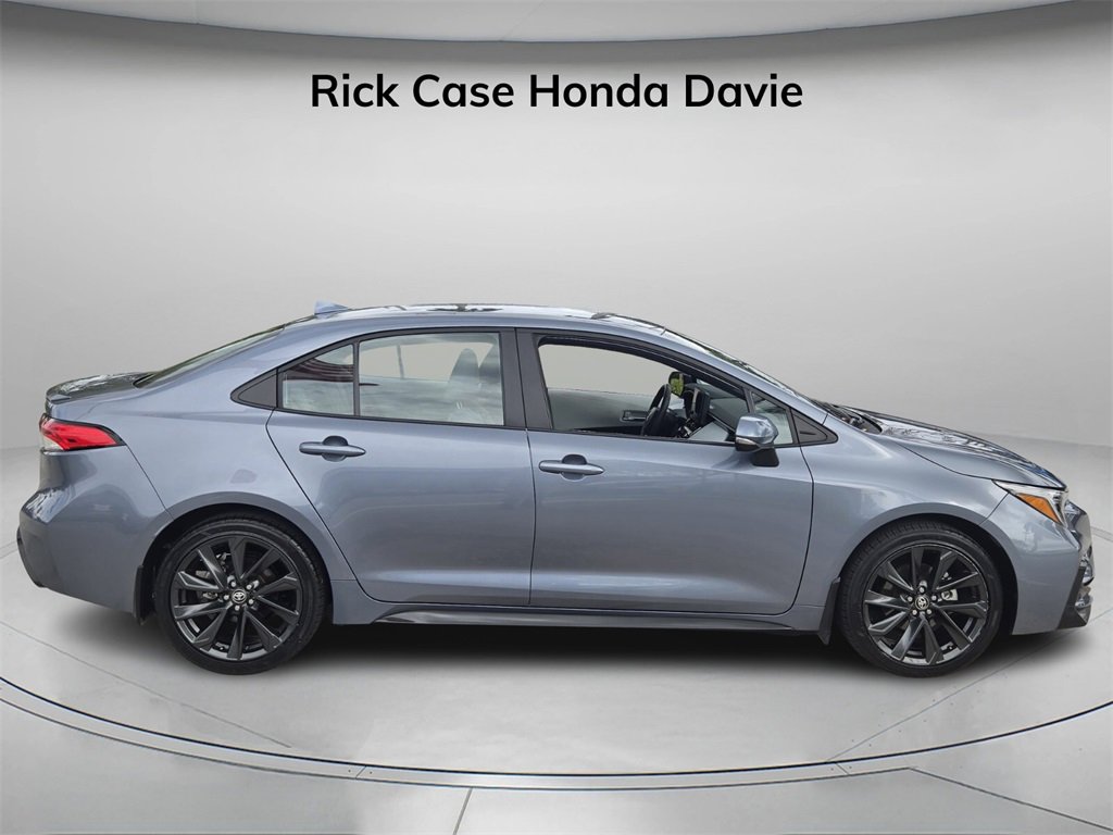 Used 2024 Toyota Corolla SE image 3