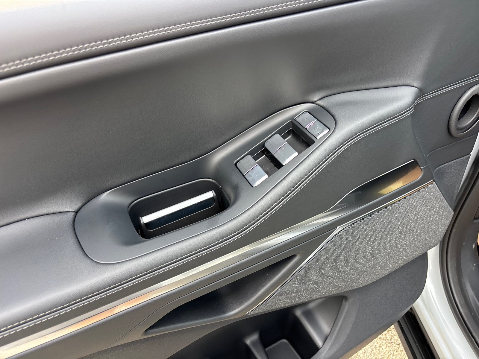 New 2026 Lincoln Navigator Reserve w/ Jet Appearance Package AWD/4WD image 12