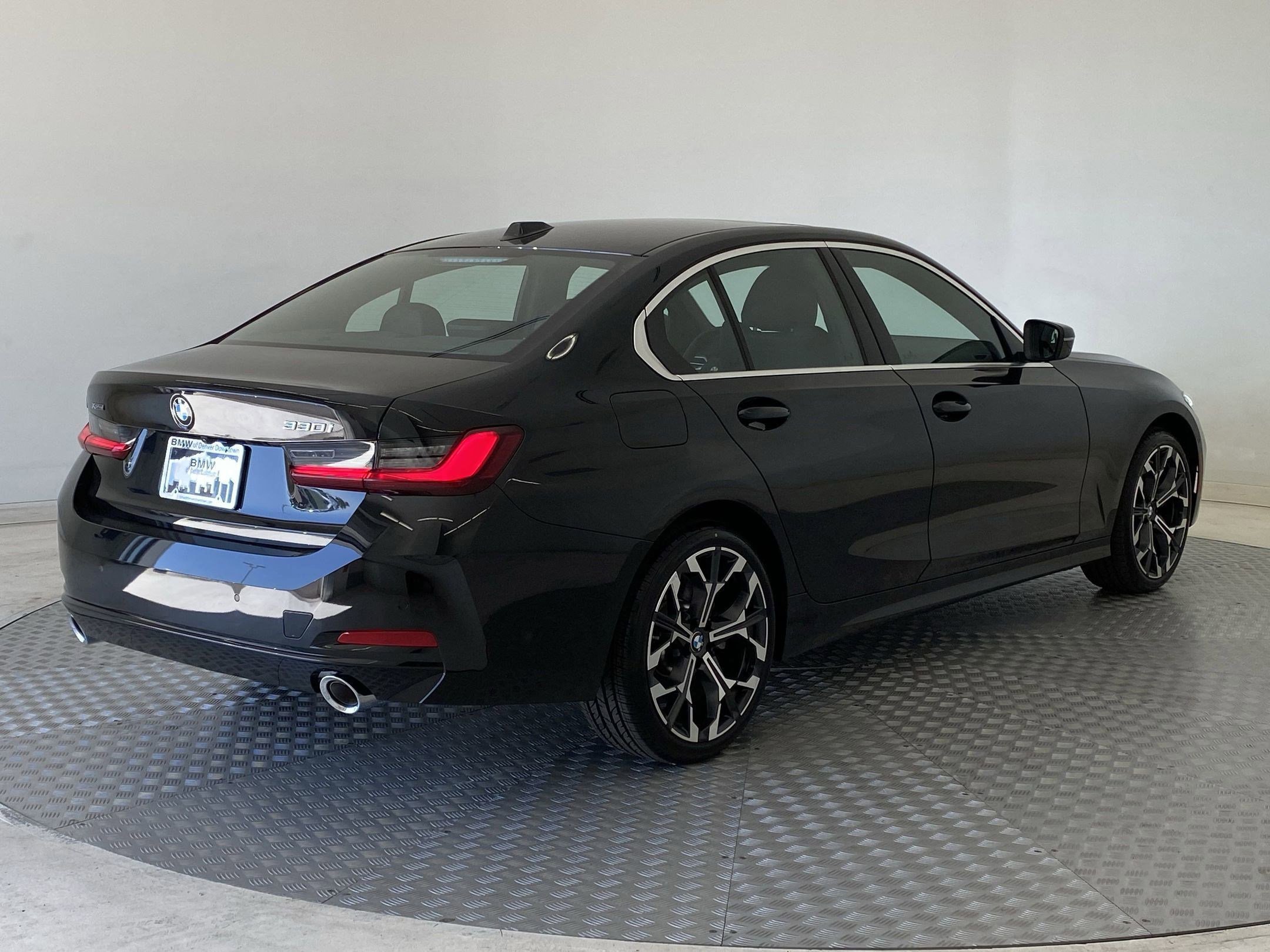 Used 2025 BMW 330i xDrive Sedan w/ Premium Package image 8