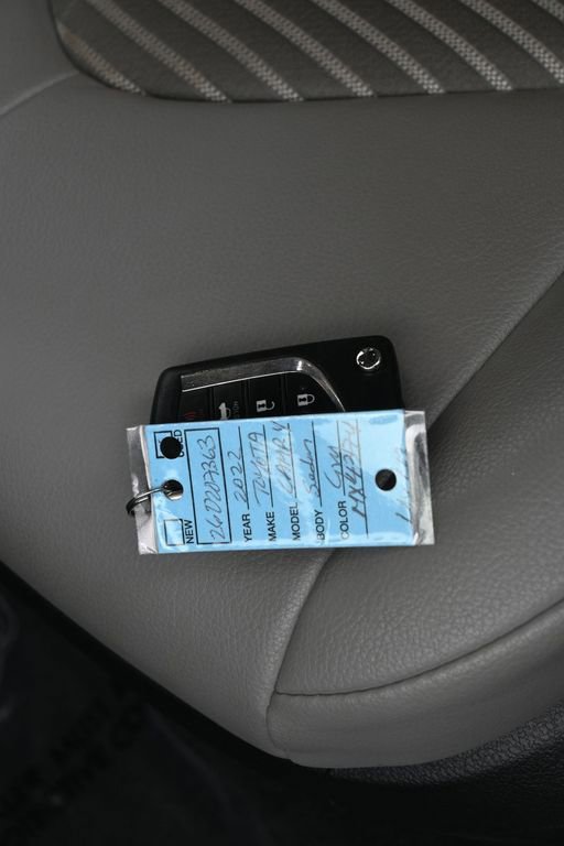 Used 2022 Toyota Camry SE image 18