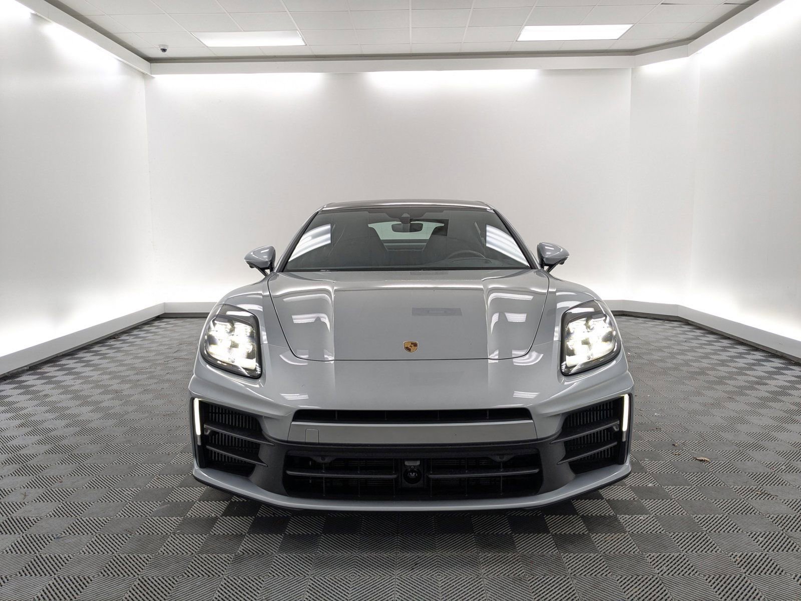 Certified 2025 Porsche Panamera image 6