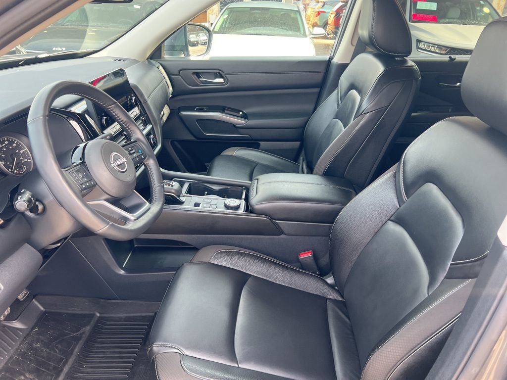 Certified 2024 Nissan Pathfinder SL image 4