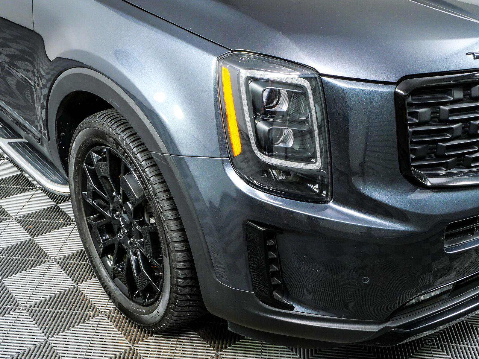 Used 2022 Kia Telluride SX w/ Nightfall Edition Package AWD/4WD image 40