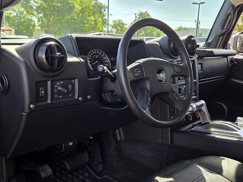 Used 2005 HUMMER H2 SUT w/ Preferred Equipment Group AWD/4WD image 12