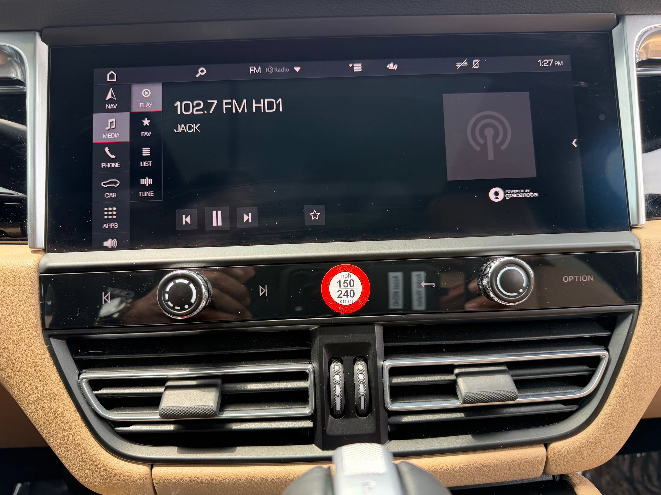 Certified 2023 Porsche Macan AWD/4WD image 28