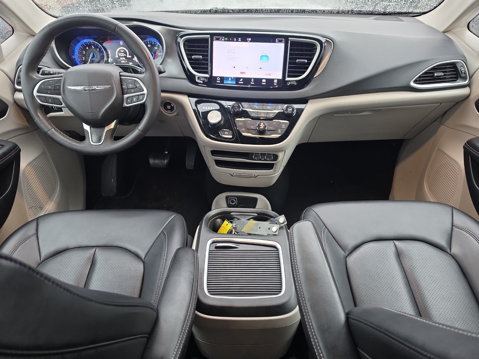 Used 2024 Chrysler Pacifica Touring-L FWD image 9