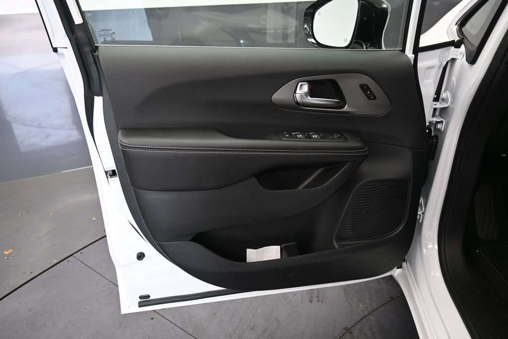 New 2027 Chrysler Pacifica Select w/ Family Tech Group FWD image 13