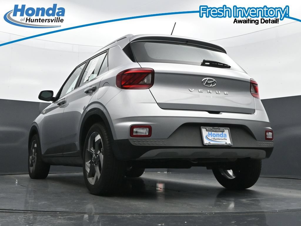 Used 2025 Hyundai Venue SEL FWD image 31