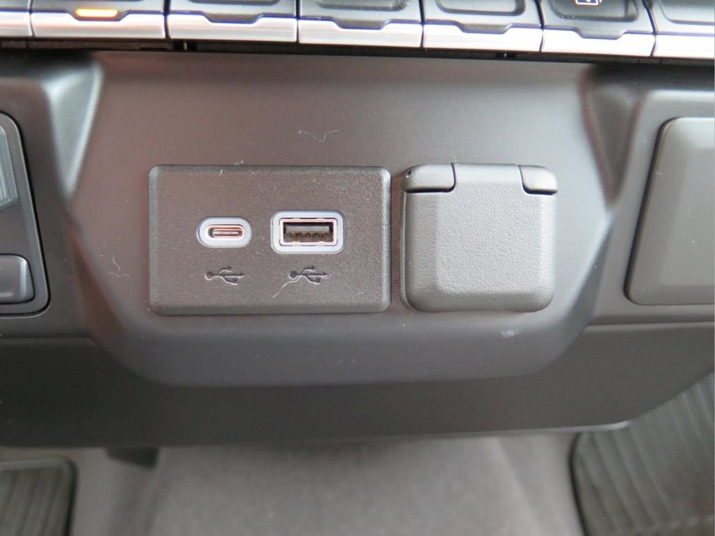 Used 2021 Chevrolet Silverado 1500 LT RWD image 16
