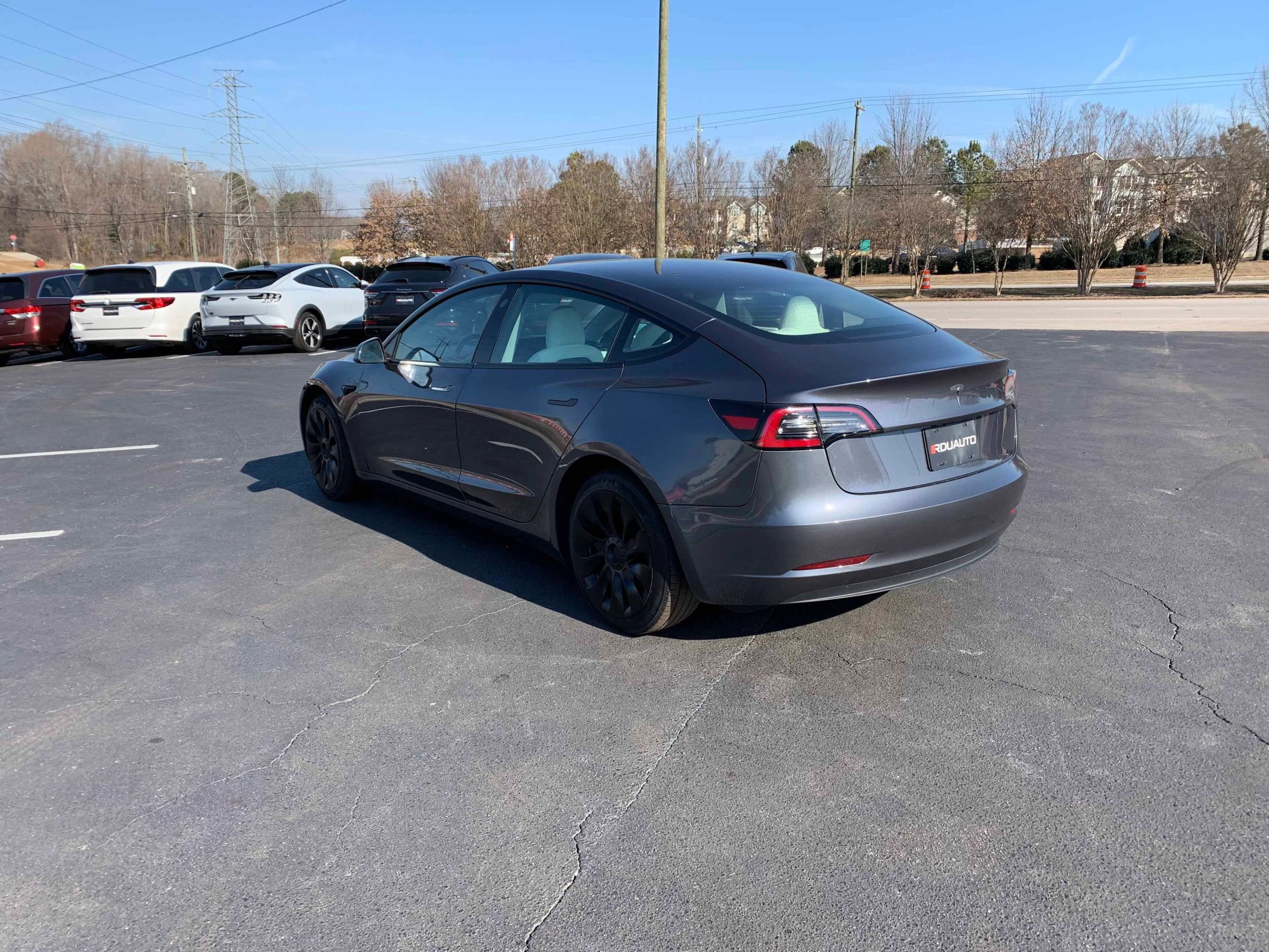 Used 2023 Tesla Model 3 Standard Range image 9