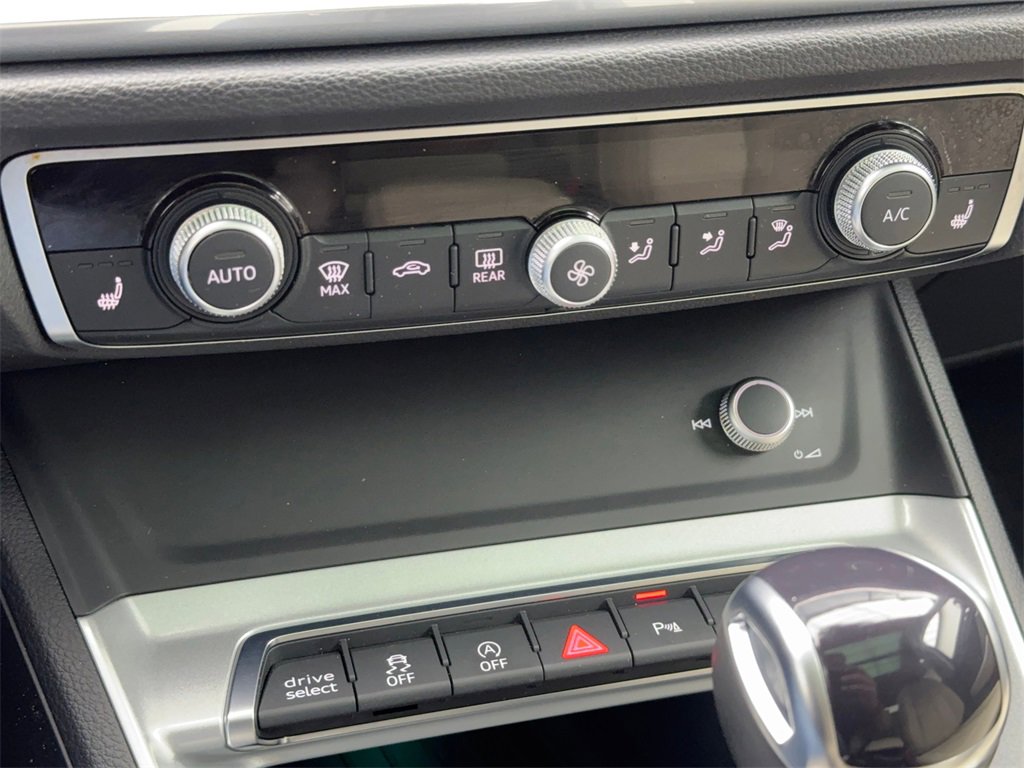 Used 2022 Audi Q3 2.0T Premium Plus image 28