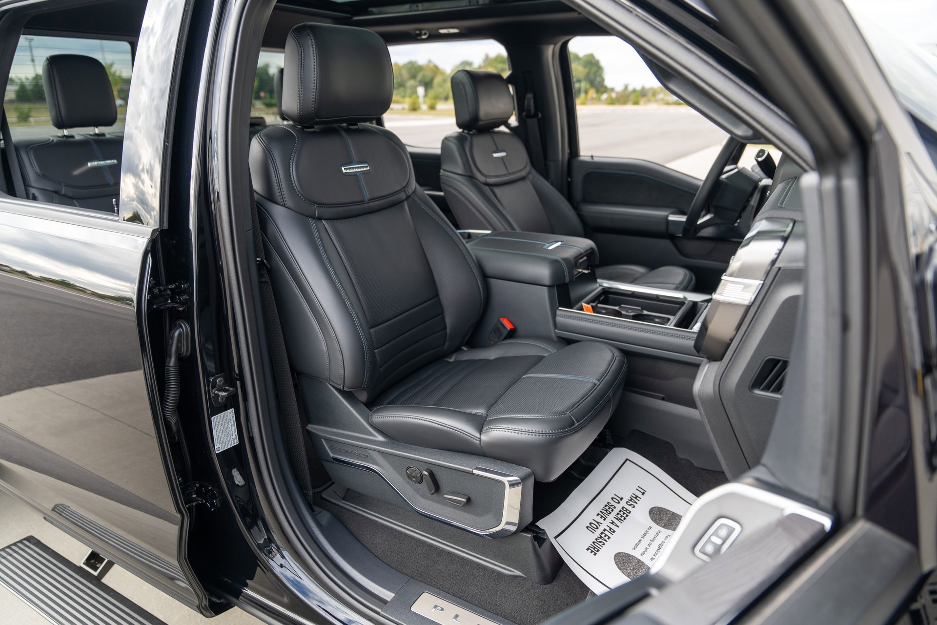 Used 2025 Ford F450 Platinum image 37