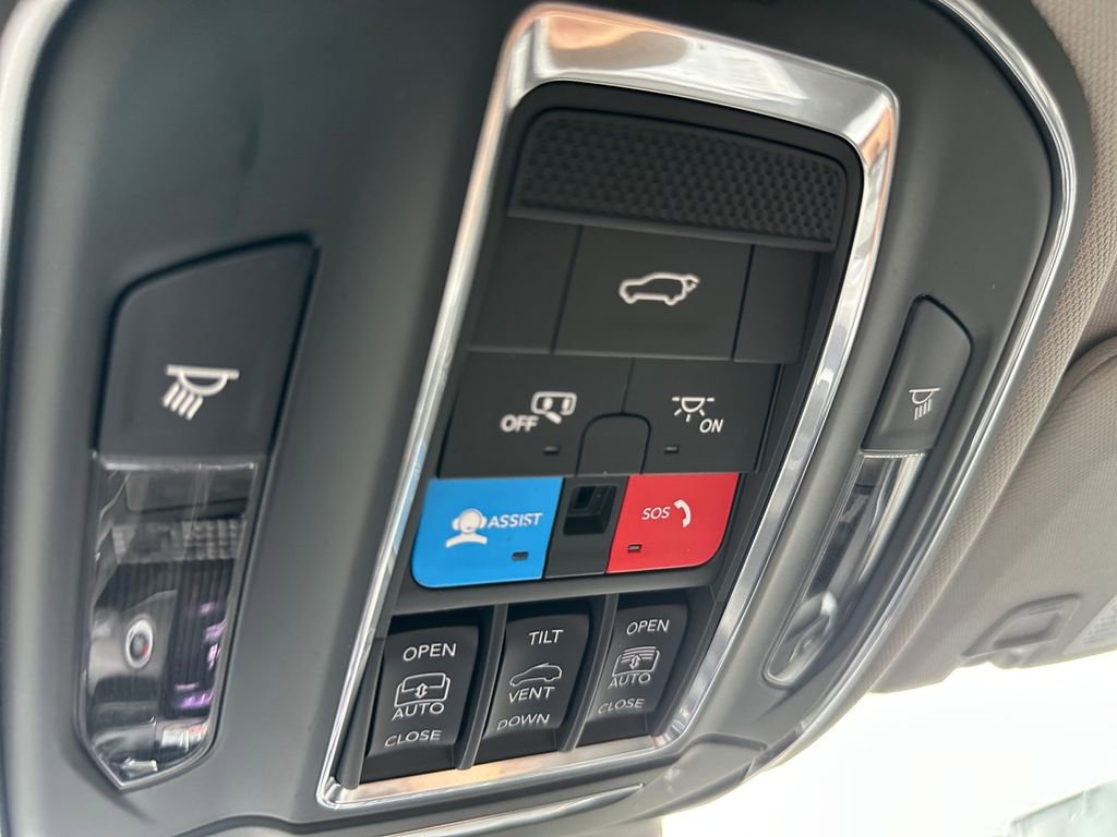 Used 2024 Jeep Grand Cherokee L Limited image 21