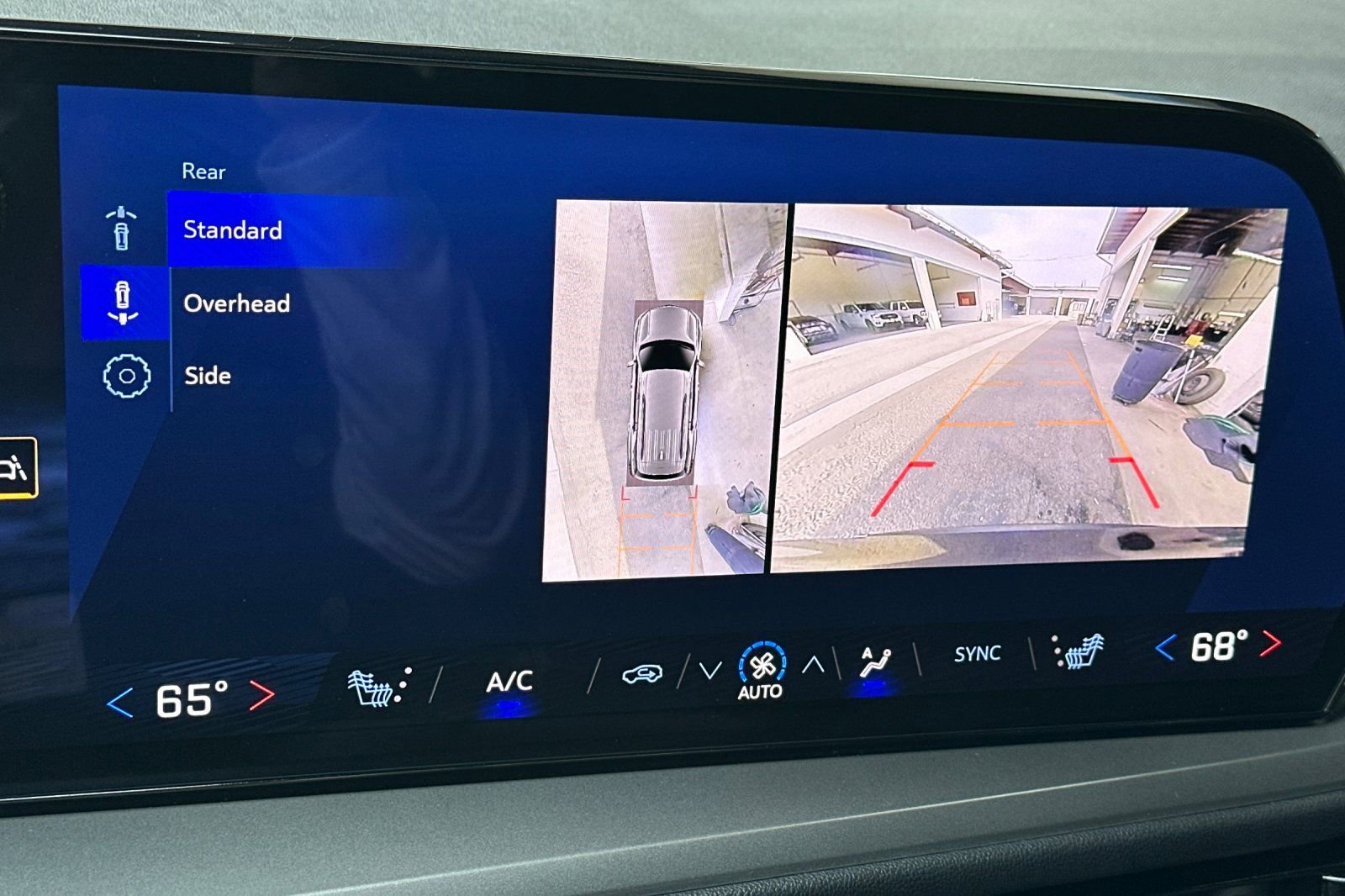 Used 2024 Chevrolet Traverse LT image 27