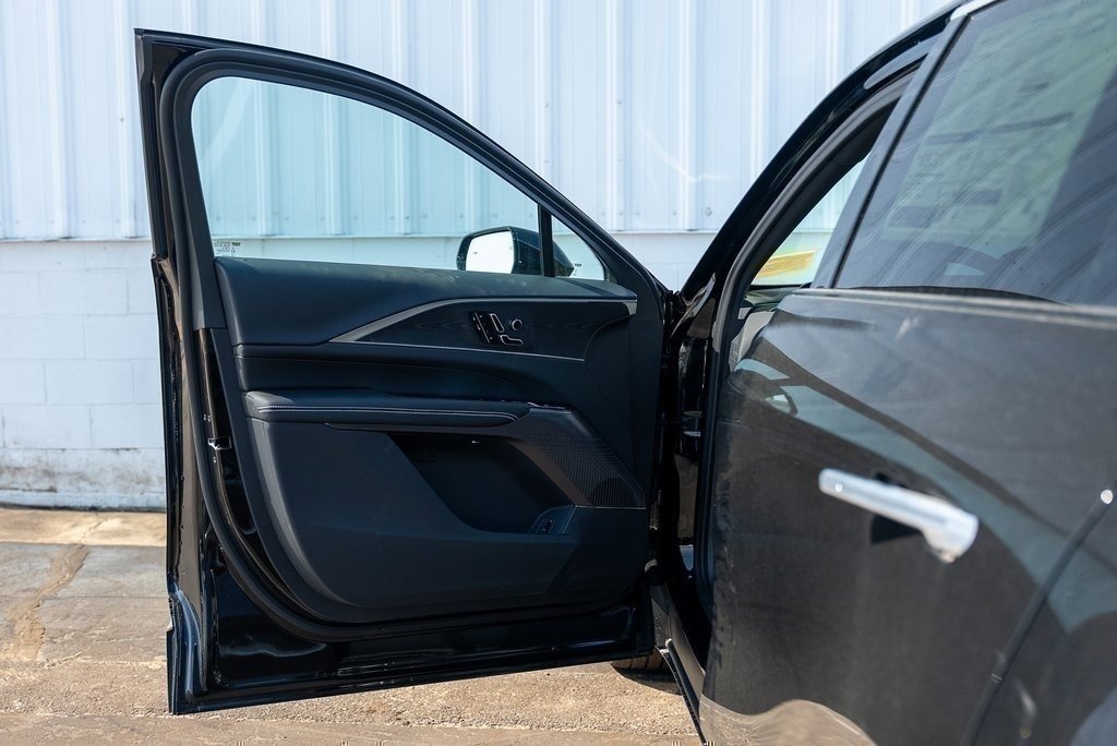 New 2025 Cadillac Lyriq Luxury image 14