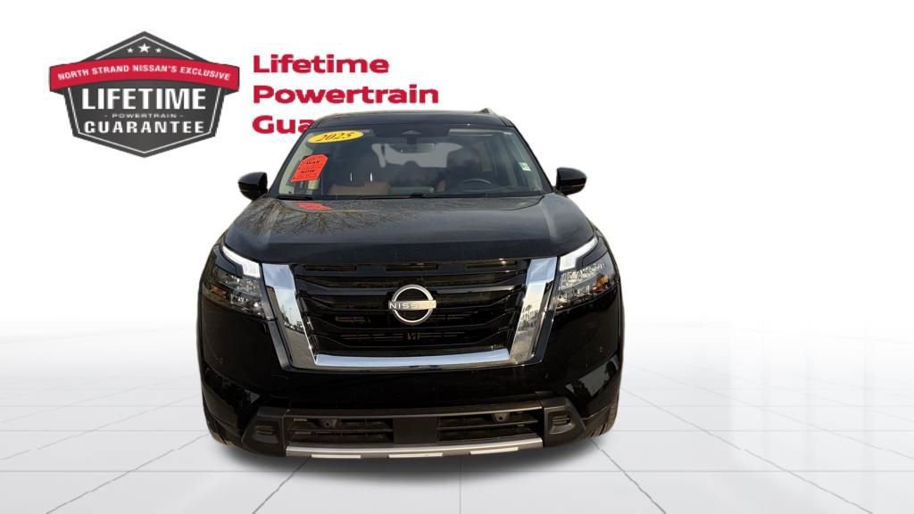 Certified 2025 Nissan Pathfinder Platinum AWD/4WD image 11