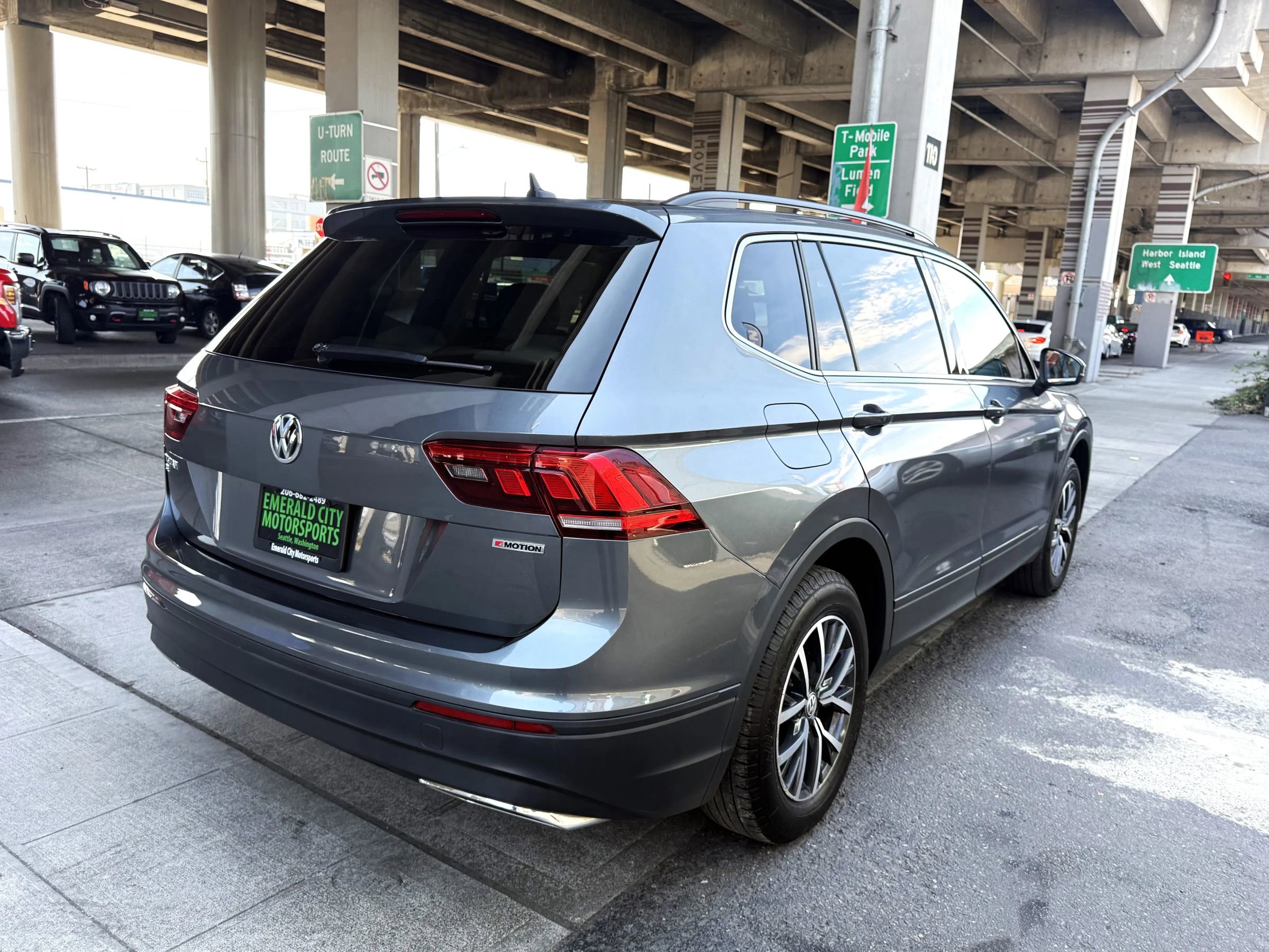 Used 2019 Volkswagen Tiguan SE w/ Panoramic Sunroof Package image 5