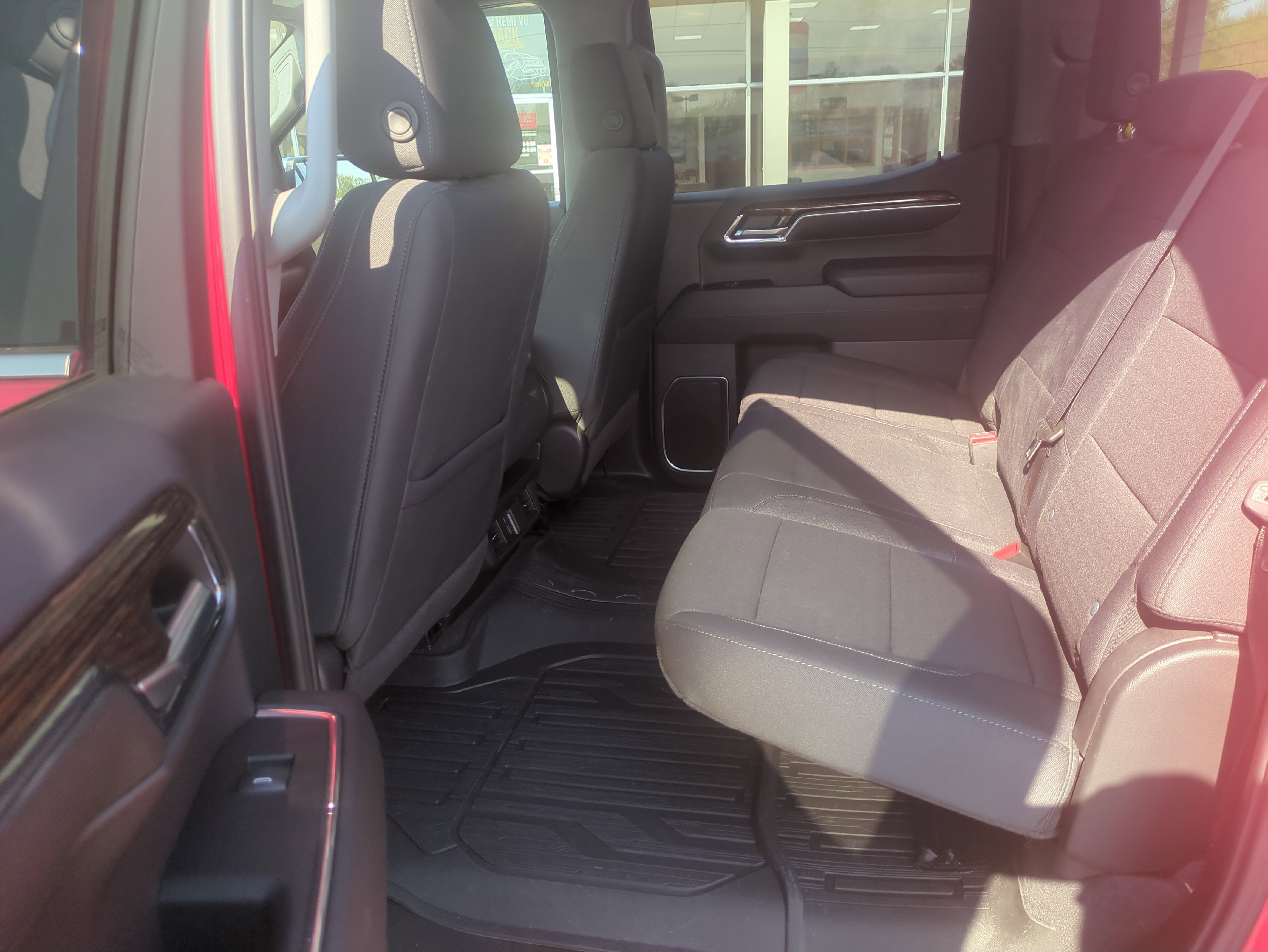 Used 2024 GMC Sierra 1500 SLE image 25